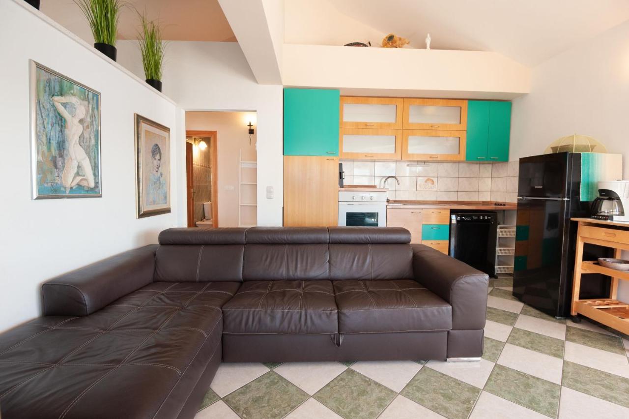 Apartments Gordana Lokva Rogoznica Bagian luar foto