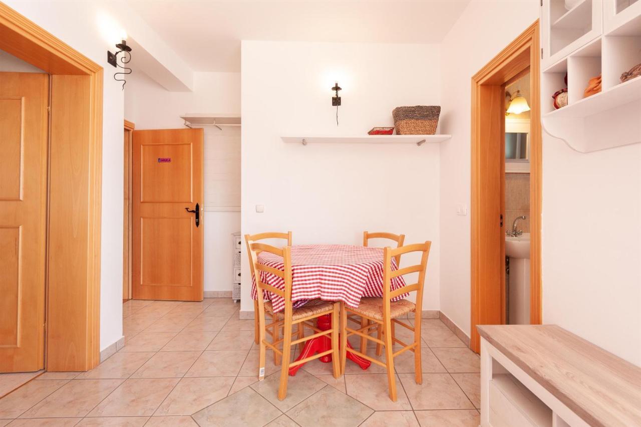Apartments Gordana Lokva Rogoznica Bagian luar foto