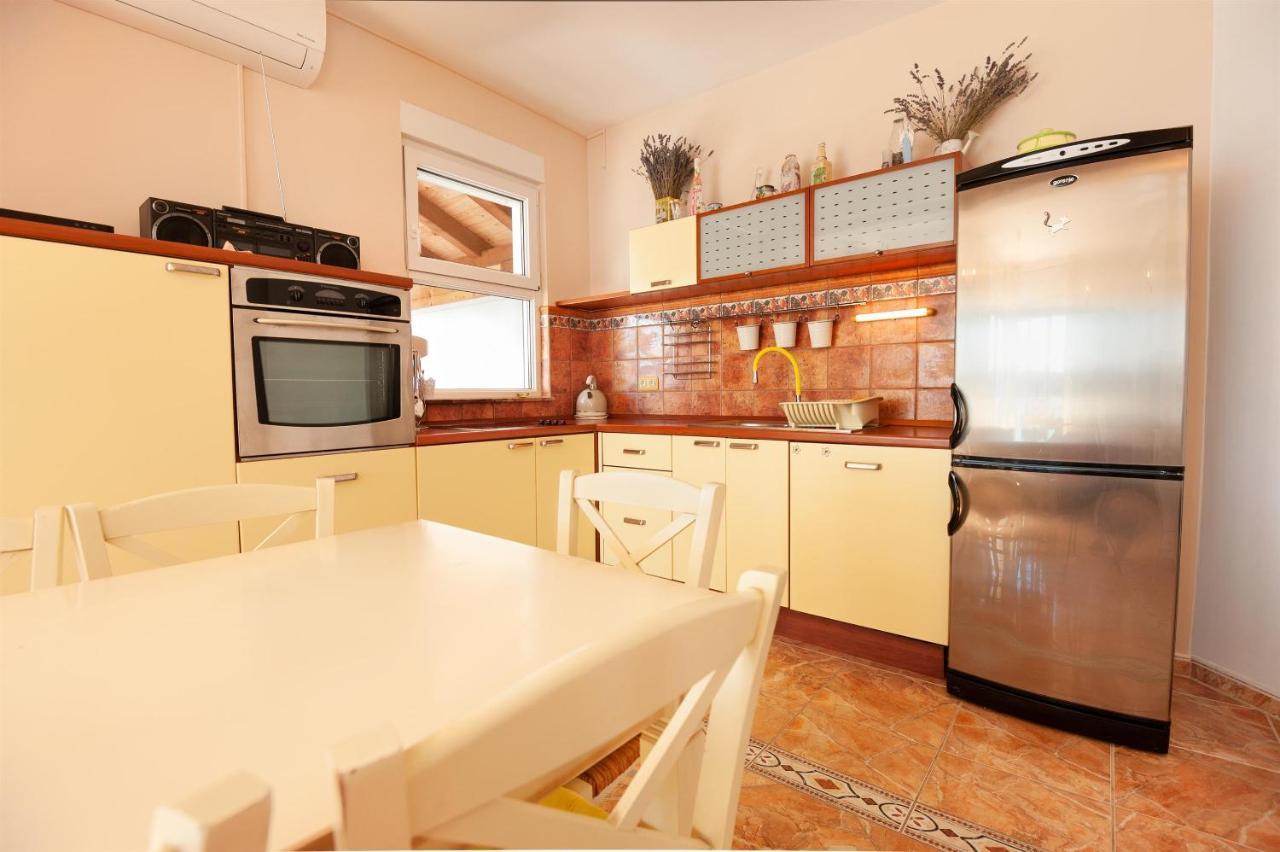 Apartments Gordana Lokva Rogoznica Bagian luar foto
