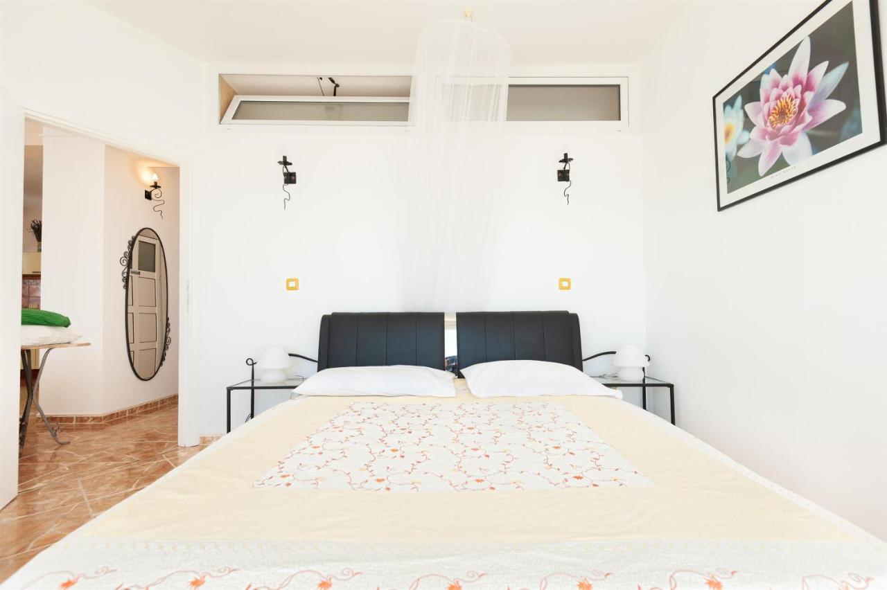 Apartments Gordana Lokva Rogoznica Bagian luar foto