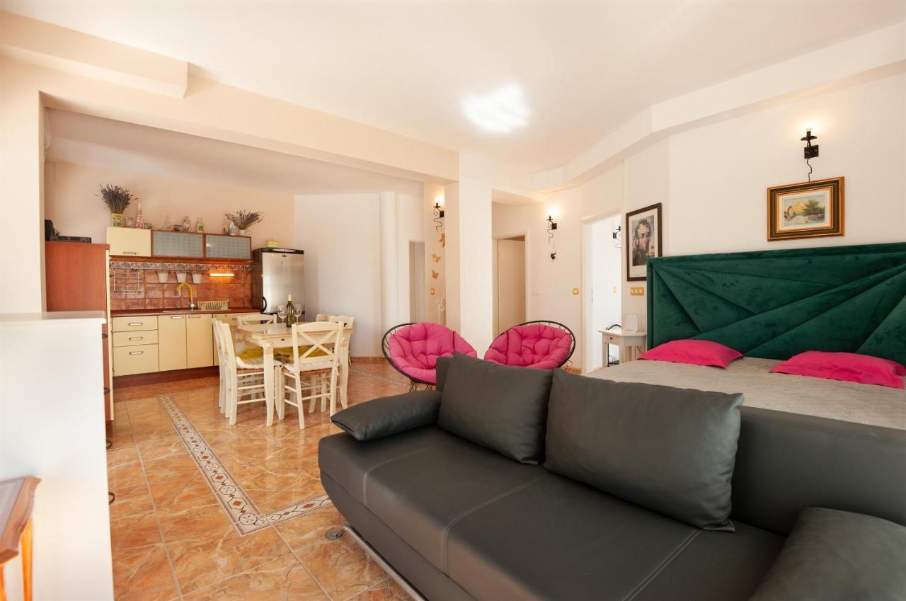 Apartments Gordana Lokva Rogoznica Bagian luar foto