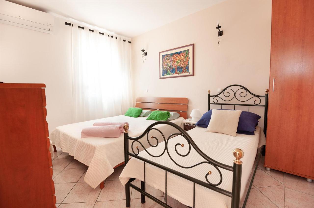 Apartments Gordana Lokva Rogoznica Bagian luar foto