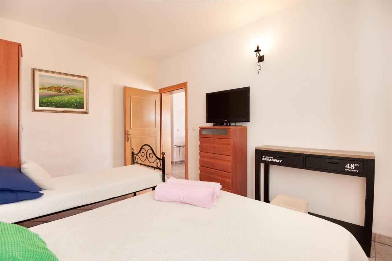 Apartments Gordana Lokva Rogoznica Bagian luar foto